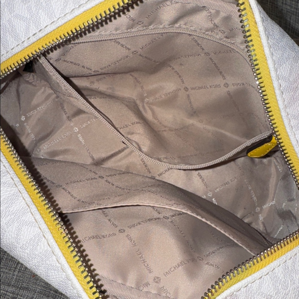 Michael Kors Bag Kenly Jet Set Signature Logo White Yellow Camera Crossbody - Picture 11 of 17